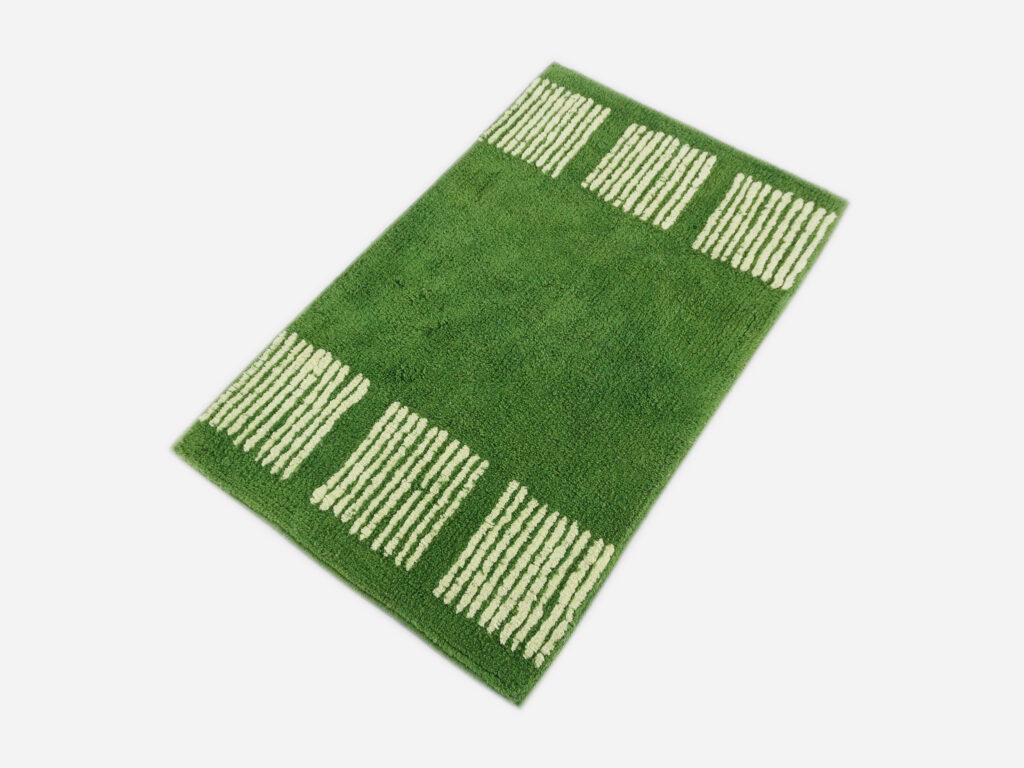 Stripe design bath rugs
